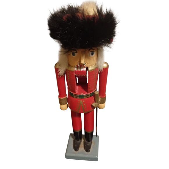 Vintage Erzgebirgische Buckingham Palace Queens Guard German Nutcracker 10” - Picture 1 of 5